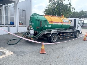 Hút nước thải dầu mỡ xe 12 khối