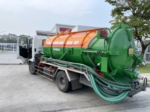 Hút bùn thải xe 9 khối